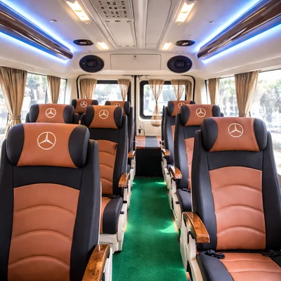 17 Seater Tempo Traveller